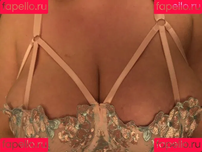 Bustylandlady02 Onlyfans Photo Gallery 