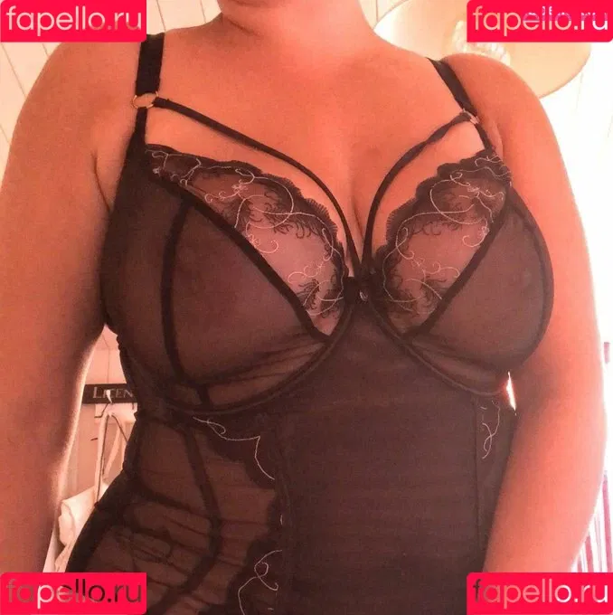 Bustylandlady02 Onlyfans Photo Gallery 