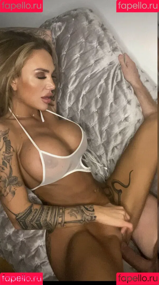 em96190 Onlyfans Photo Gallery 