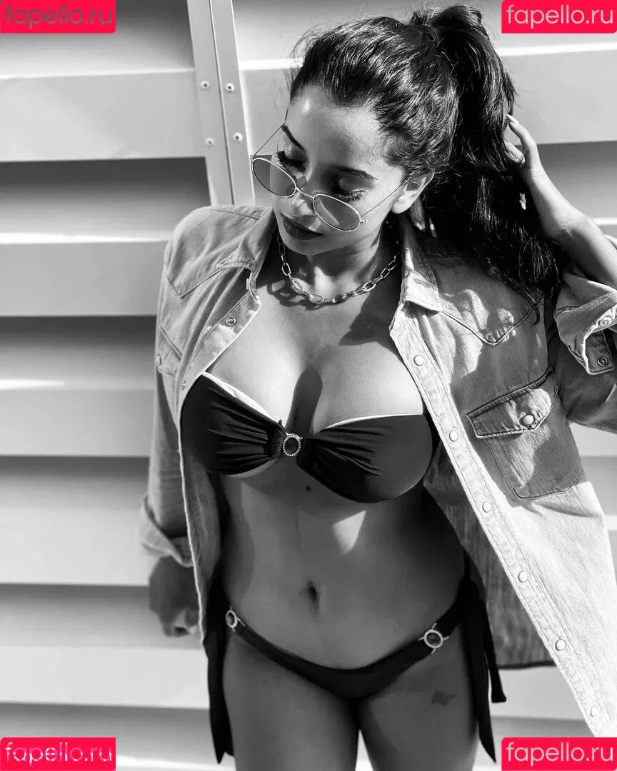 Pooja Bhalekar Onlyfans Photo Gallery 
