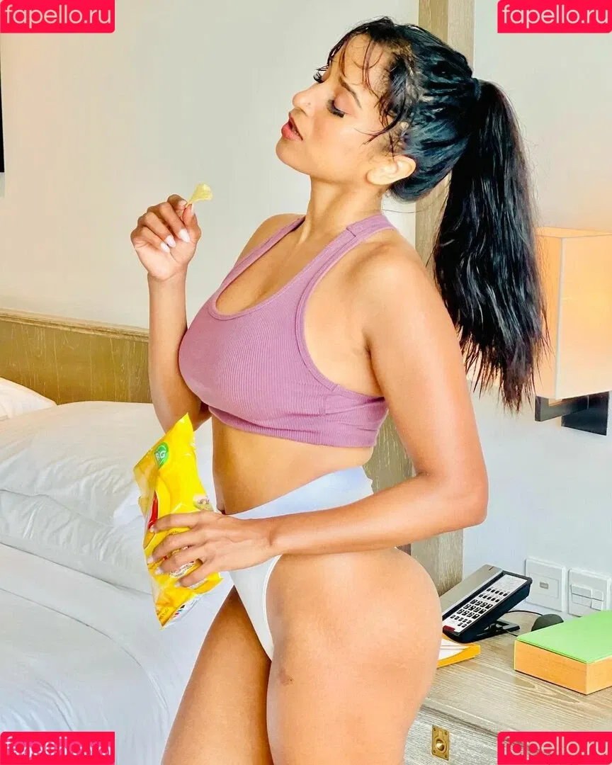 Pooja Bhalekar Onlyfans Photo Gallery 