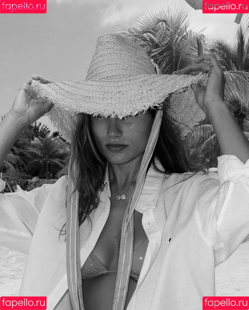 Sasha Meneghel Onlyfans Photo Gallery 