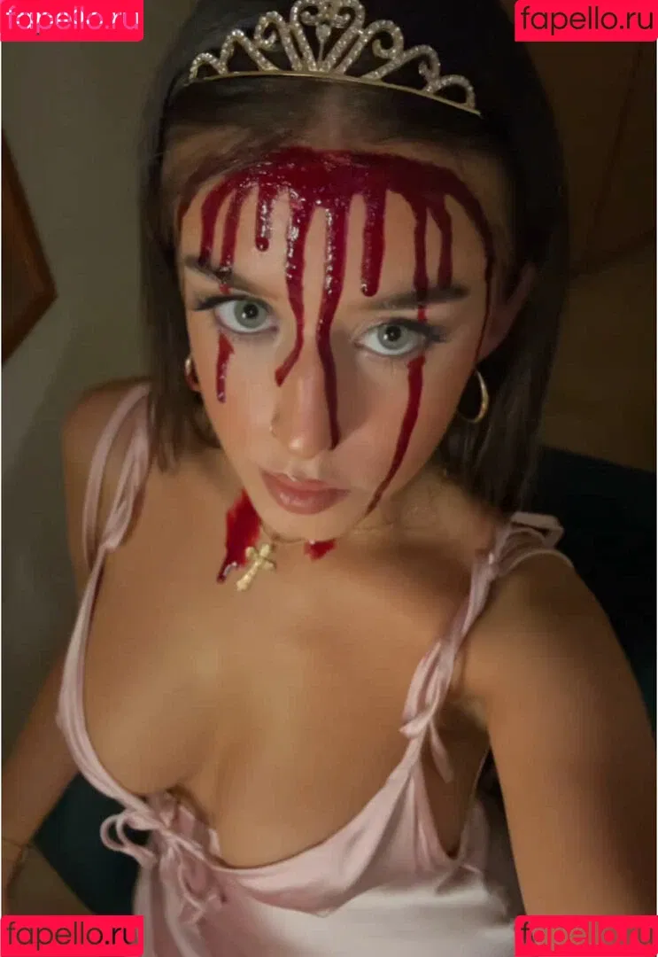 Lucy McCullough Onlyfans Photo Gallery 