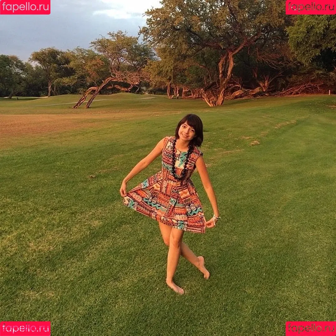Kate Micucci Onlyfans Photo Gallery 
