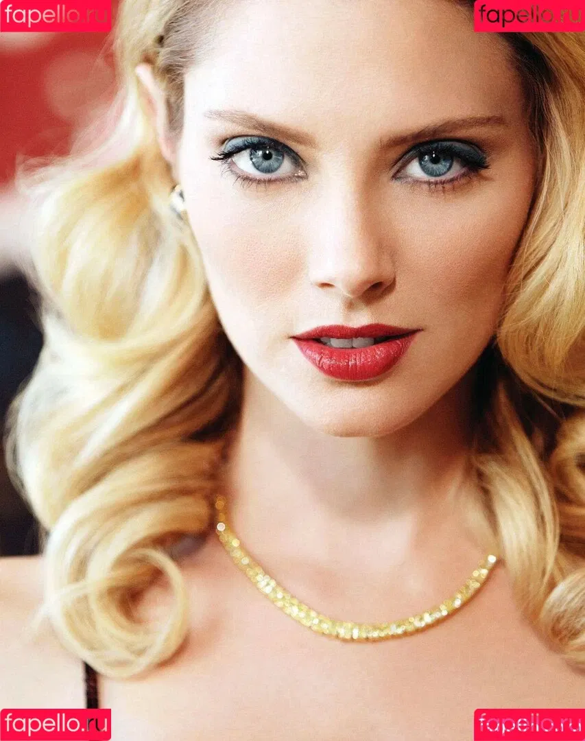 April Bowlby Onlyfans Photo Gallery 