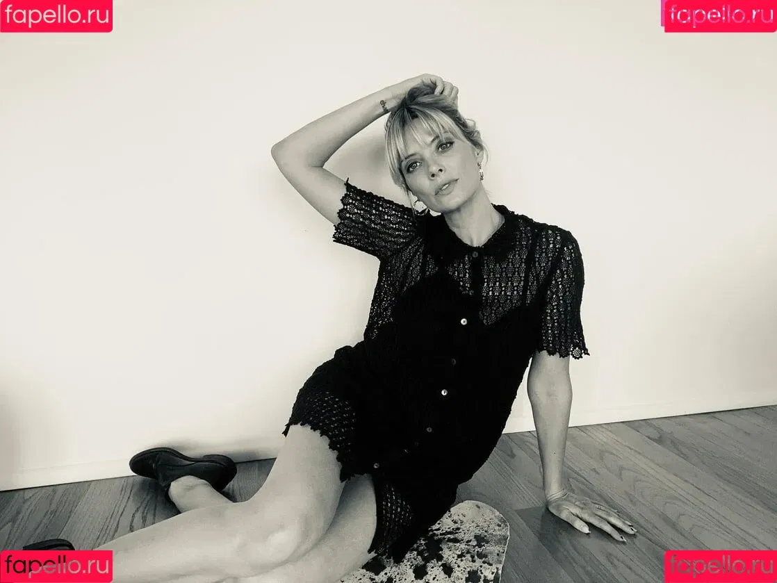 April Bowlby Onlyfans Photo Gallery 