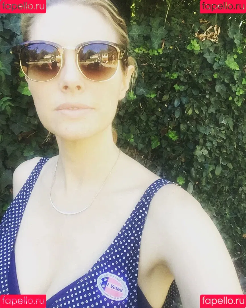 April Bowlby Onlyfans Photo Gallery 