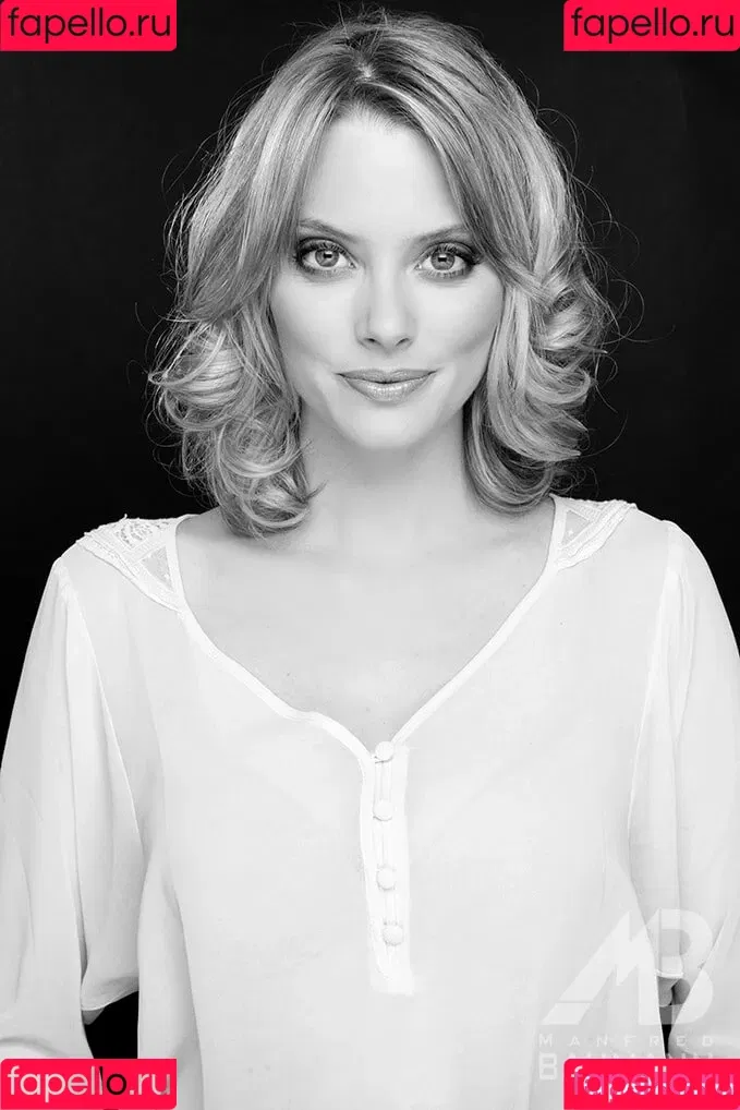 April Bowlby Onlyfans Photo Gallery 