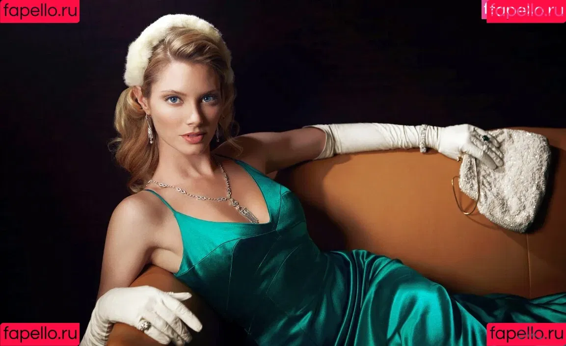 April Bowlby Onlyfans Photo Gallery 