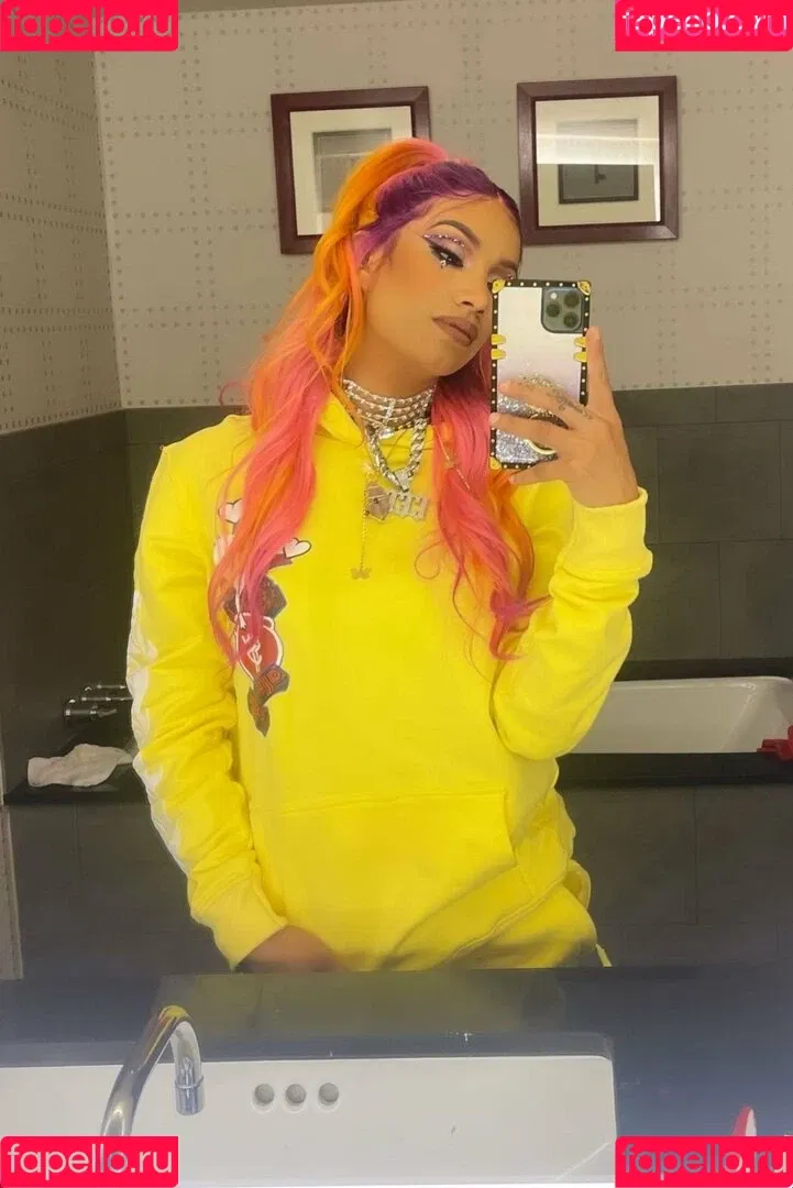 Sasha Banks Onlyfans Photo Gallery 