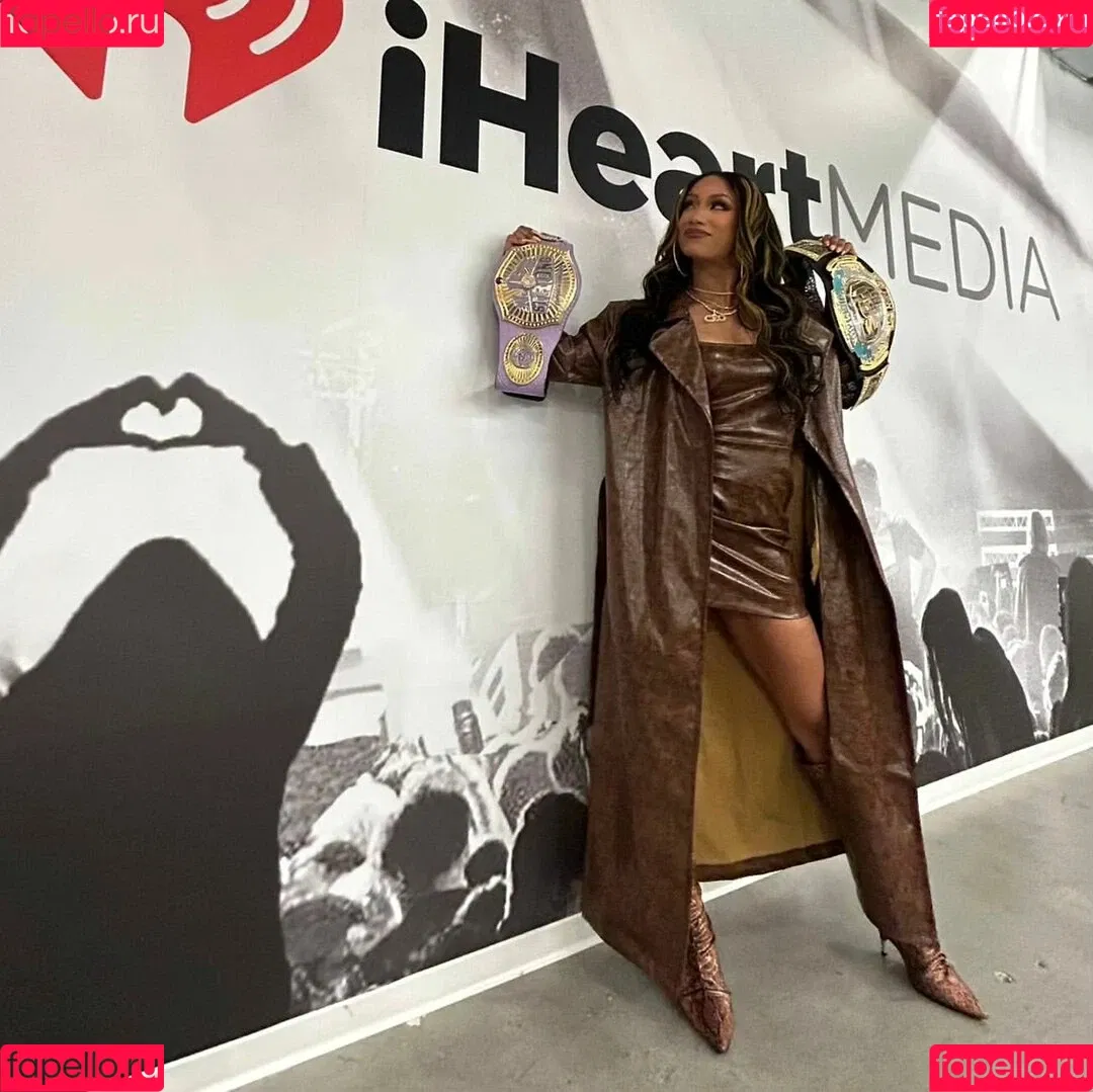 Sasha Banks Onlyfans Photo Gallery 