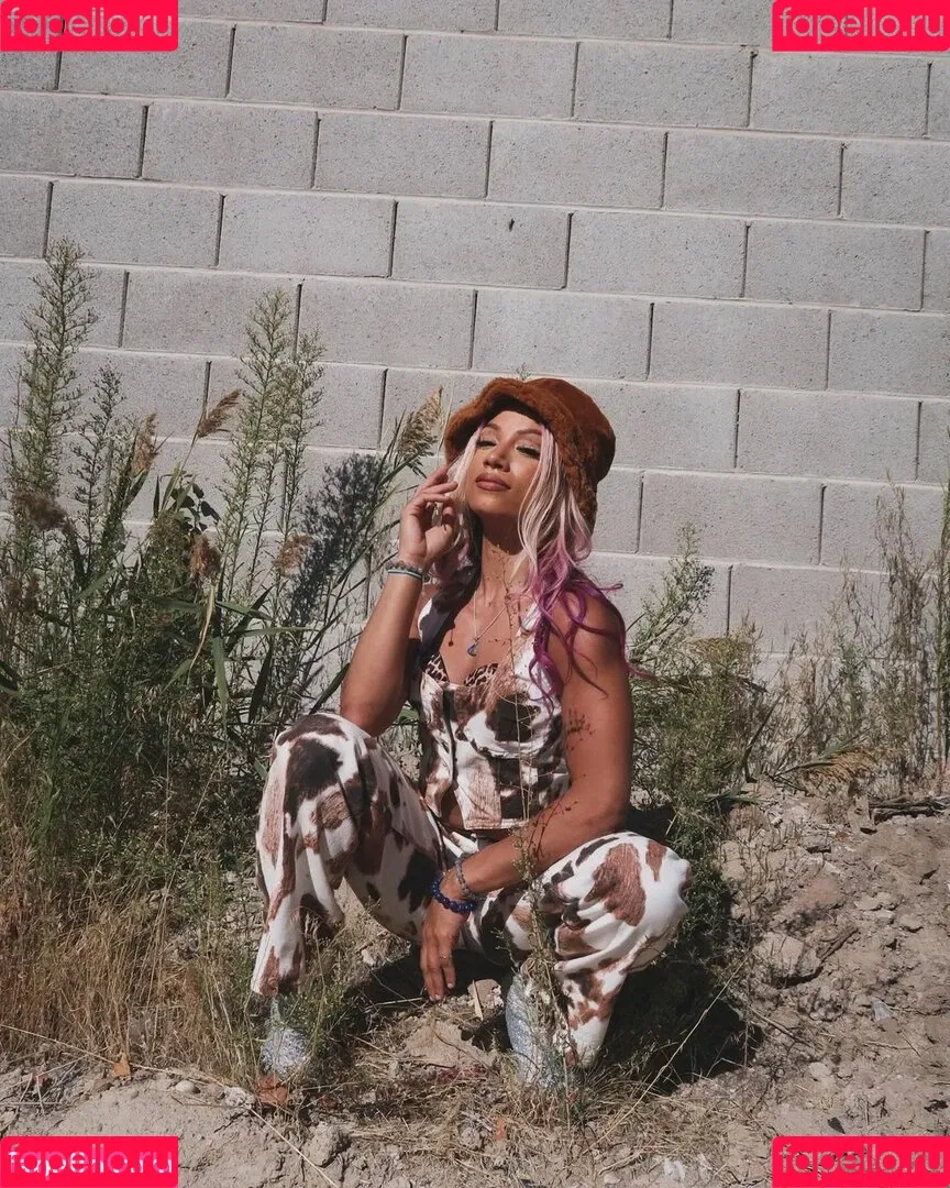 Sasha Banks Onlyfans Photo Gallery 
