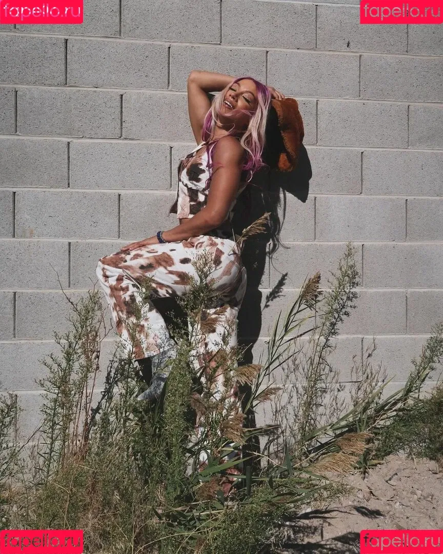 Sasha Banks Onlyfans Photo Gallery 