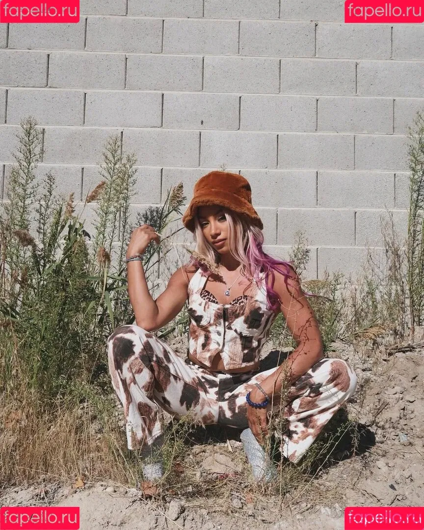 Sasha Banks Onlyfans Photo Gallery 