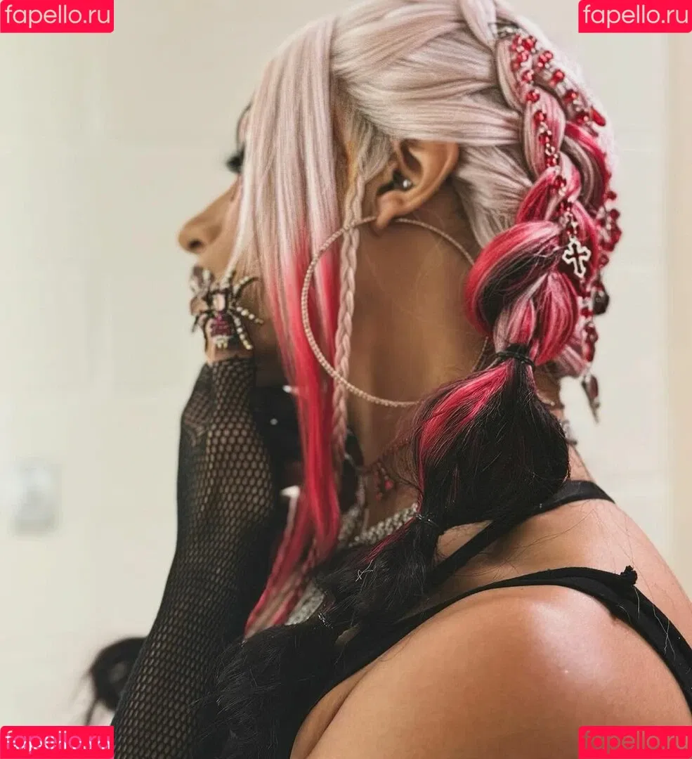 Sasha Banks Onlyfans Photo Gallery 