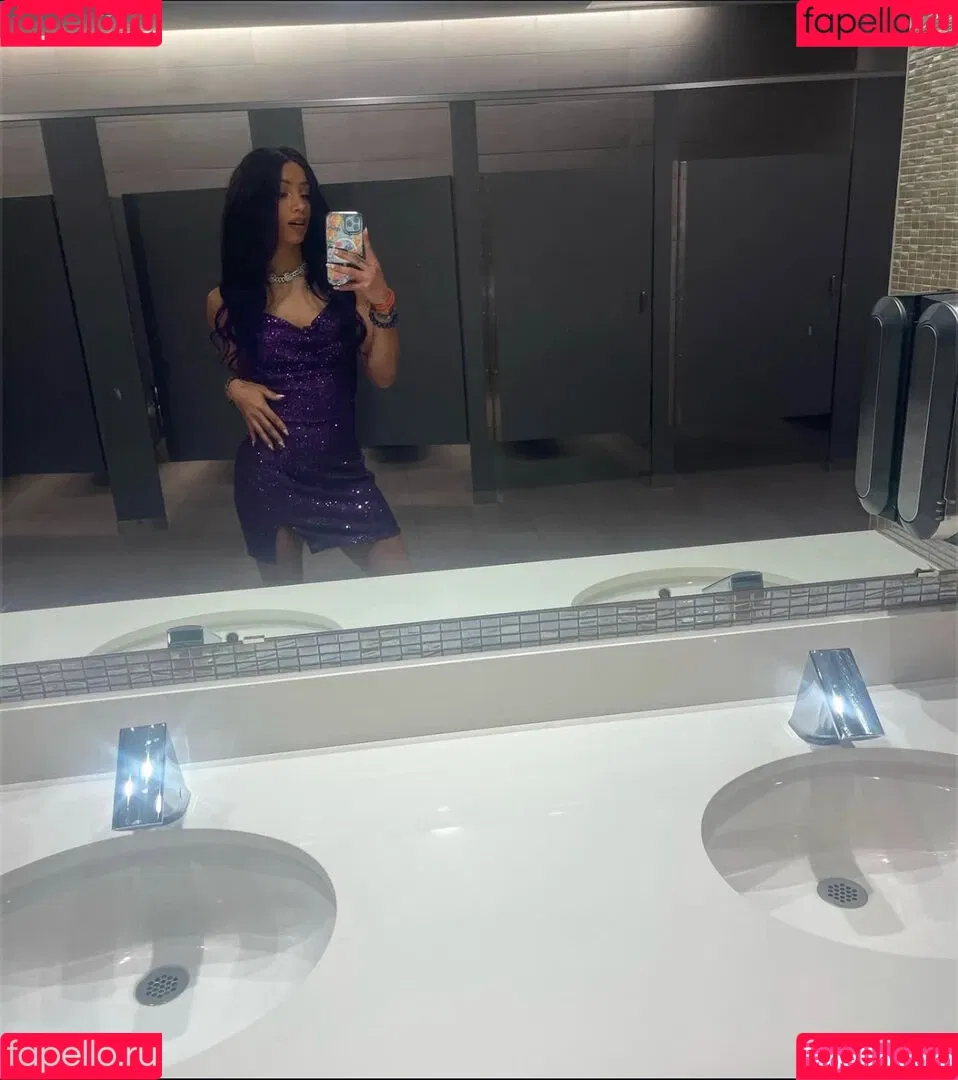 Sasha Banks Onlyfans Photo Gallery 