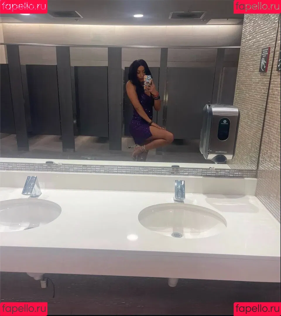 Sasha Banks Onlyfans Photo Gallery 