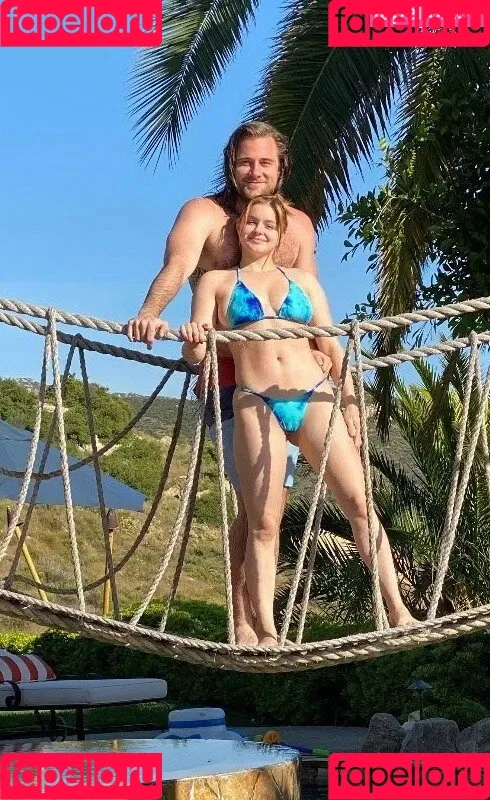 Ariel Winter Onlyfans Photo Gallery 