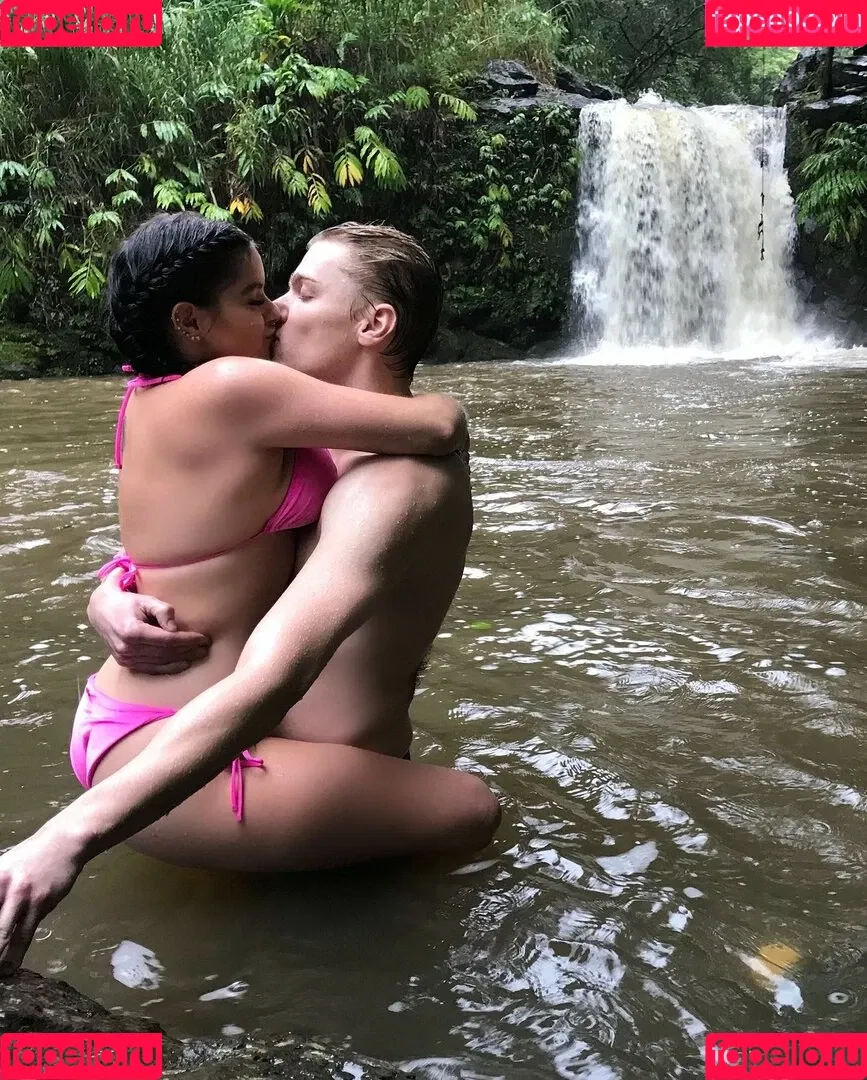Ariel Winter Onlyfans Photo Gallery 