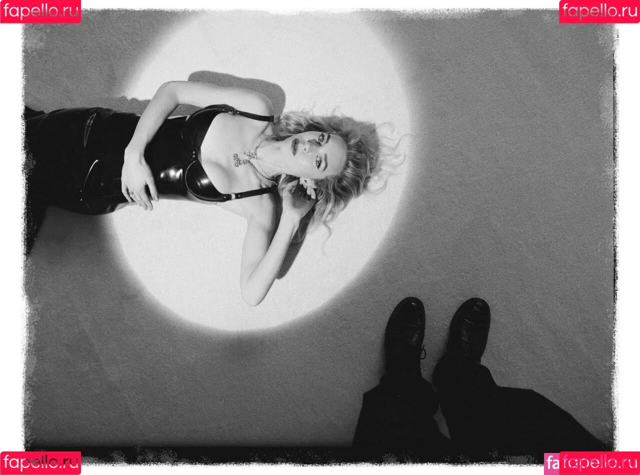 Vanessa Kirby Onlyfans Photo Gallery 