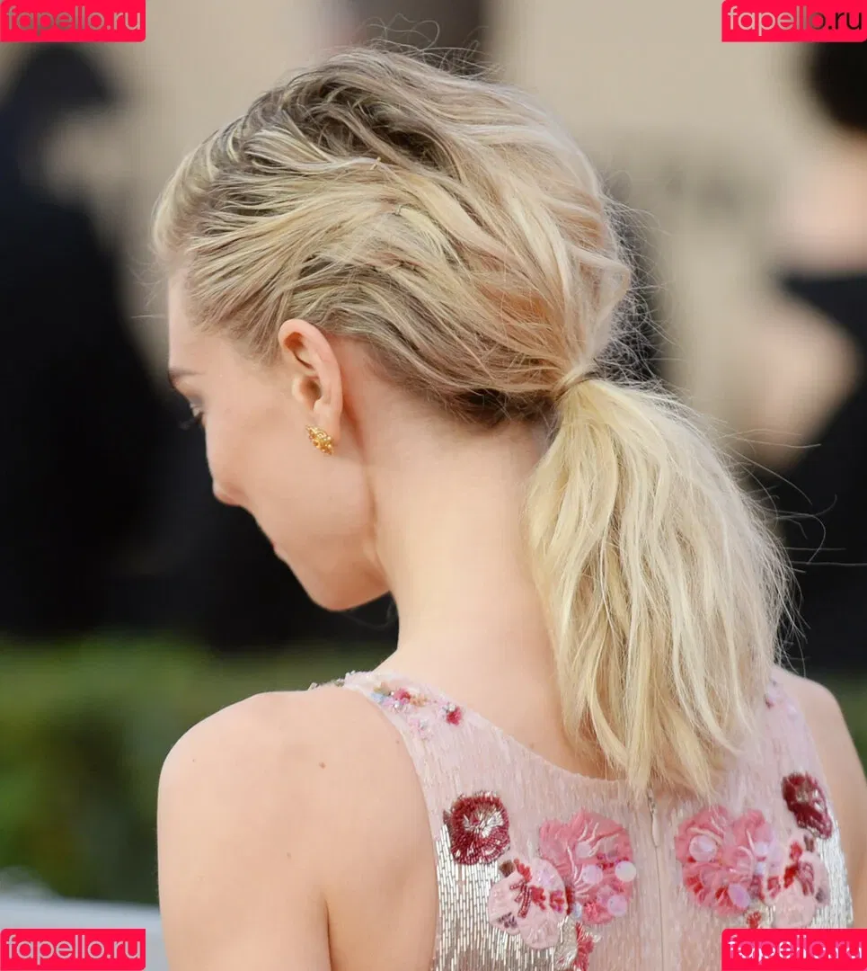 Vanessa Kirby Onlyfans Photo Gallery 