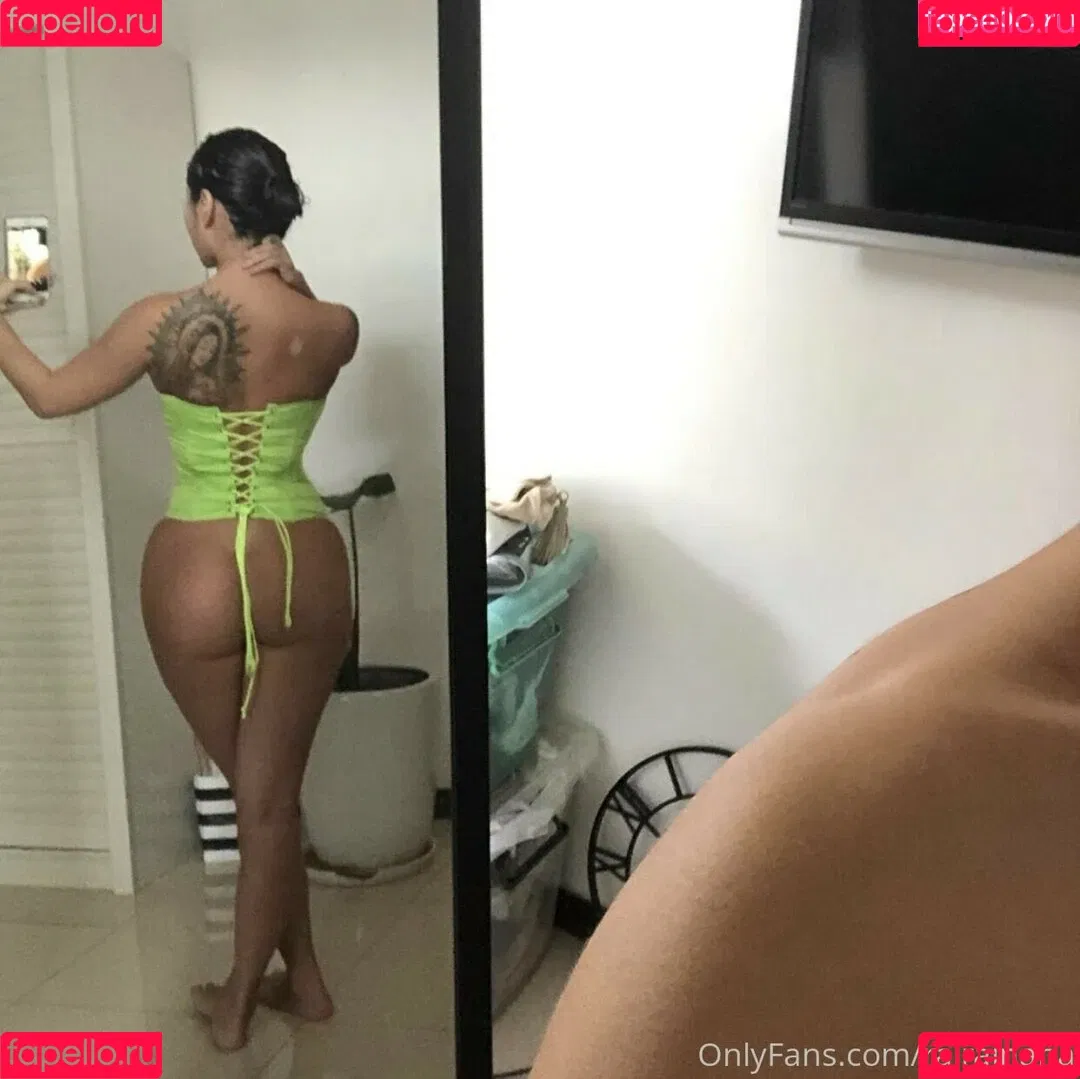 Rairainana Onlyfans Photo Gallery 