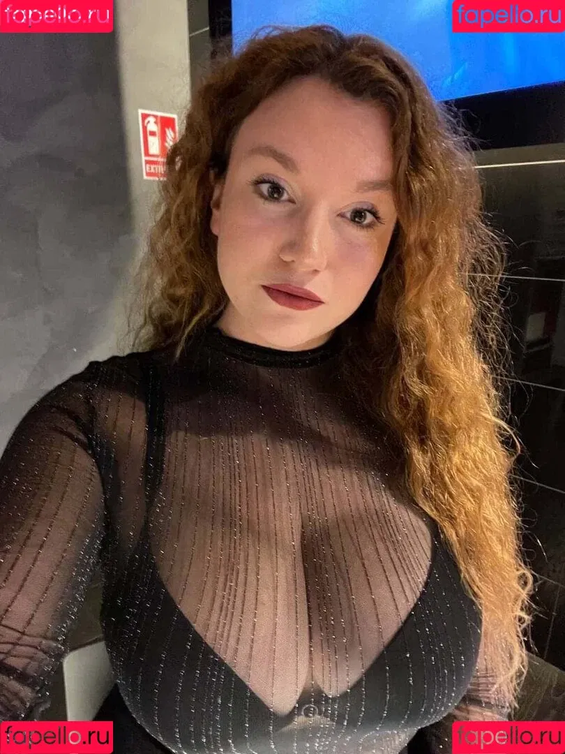 Carmen Curvy Onlyfans Photo Gallery 