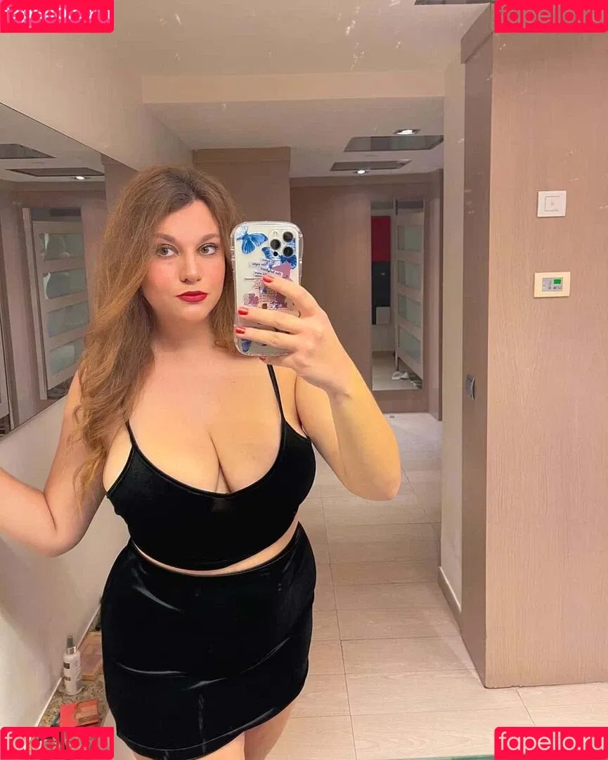 Carmen Curvy Onlyfans Photo Gallery 