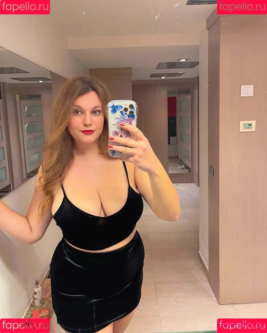 Carmen Curvy Onlyfans Photo Gallery 