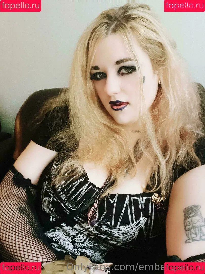 embergemini Onlyfans Photo Gallery 