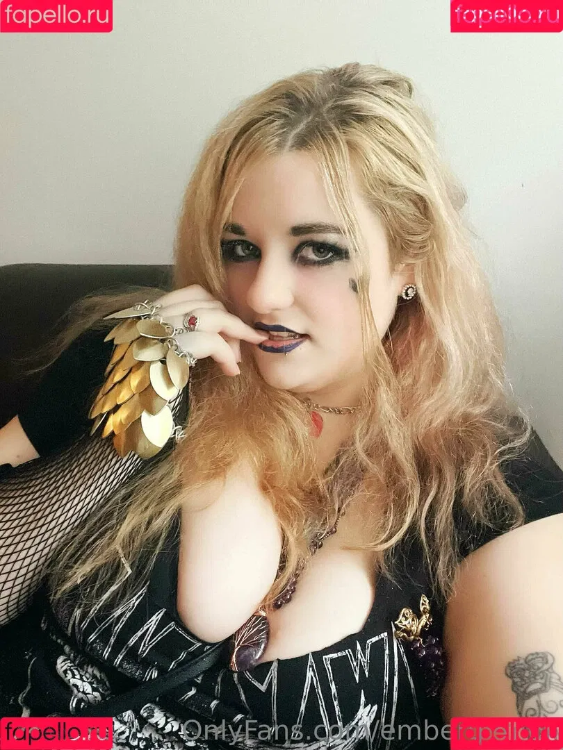 embergemini Onlyfans Photo Gallery 