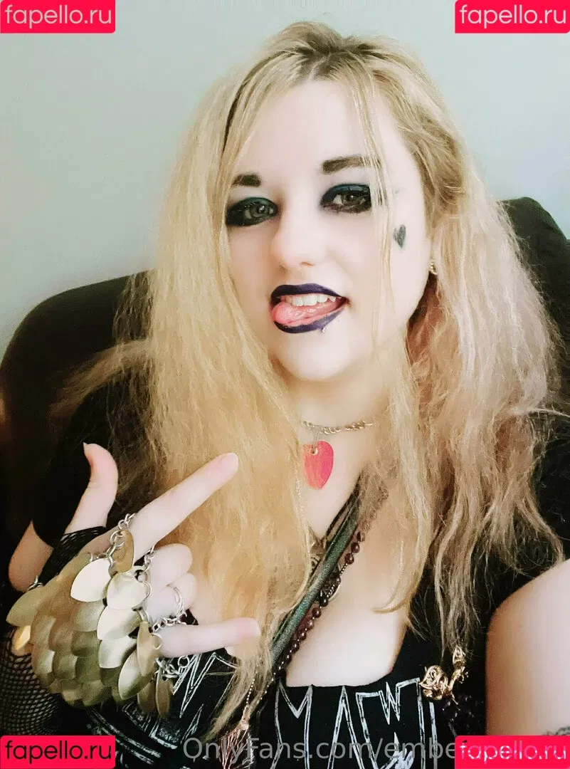 embergemini Onlyfans Photo Gallery 
