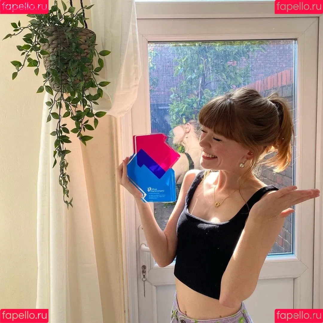 Maisie Peters Onlyfans Photo Gallery 