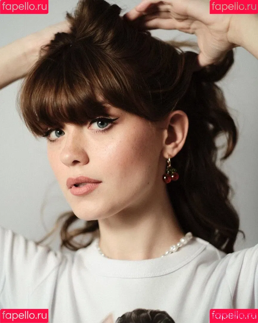 Maisie Peters Onlyfans Photo Gallery 