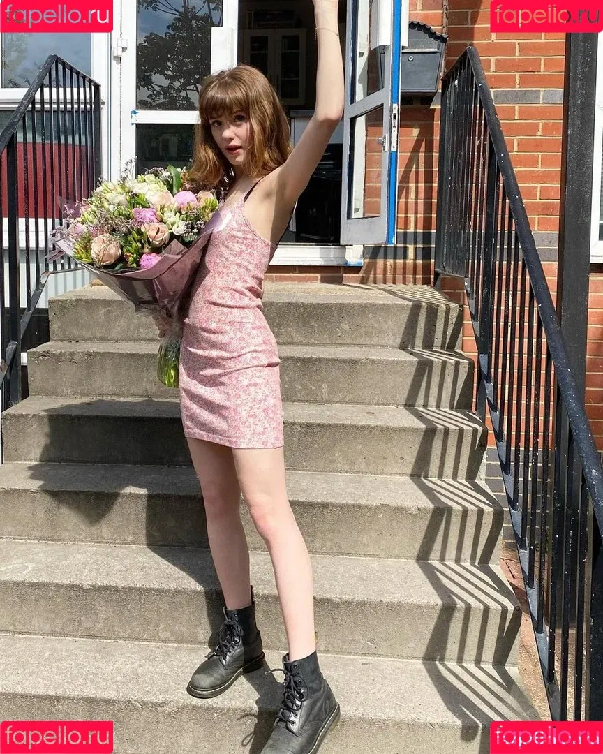 Maisie Peters Onlyfans Photo Gallery 