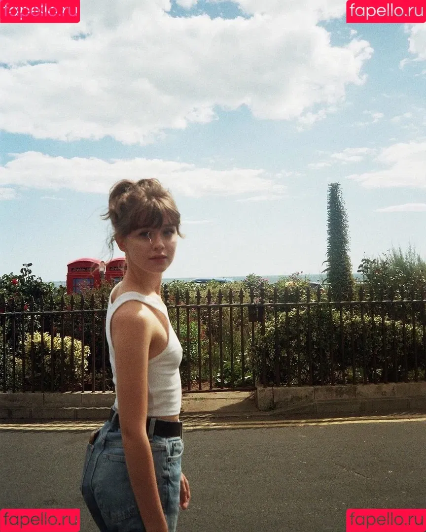 Maisie Peters Onlyfans Photo Gallery 