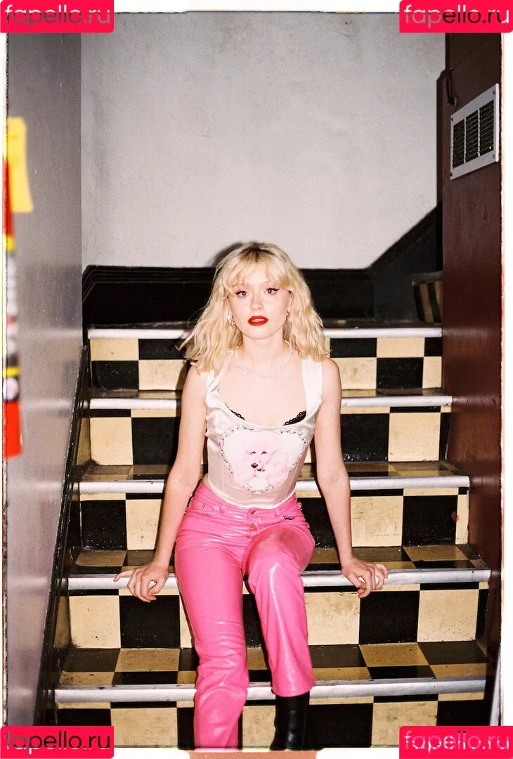 Maisie Peters Onlyfans Photo Gallery 