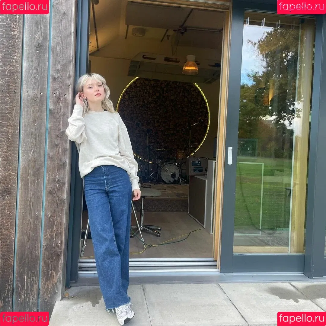Maisie Peters Onlyfans Photo Gallery 