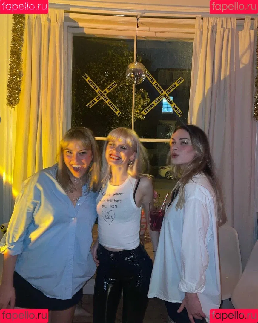 Maisie Peters Onlyfans Photo Gallery 