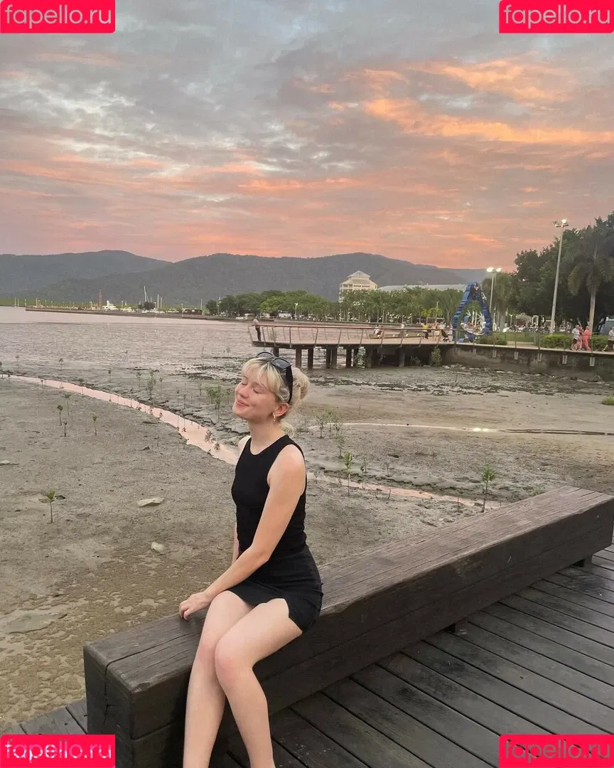 Maisie Peters Onlyfans Photo Gallery 