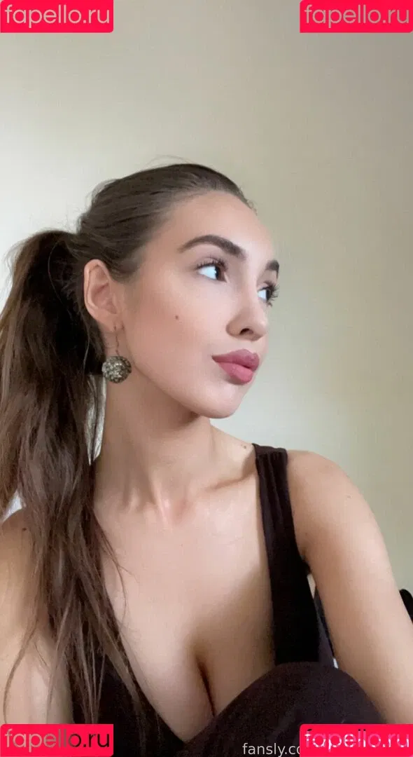 Coral Larsen Onlyfans Photo Gallery 
