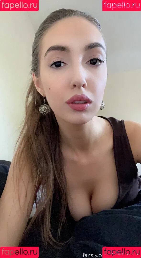 Coral Larsen Onlyfans Photo Gallery 