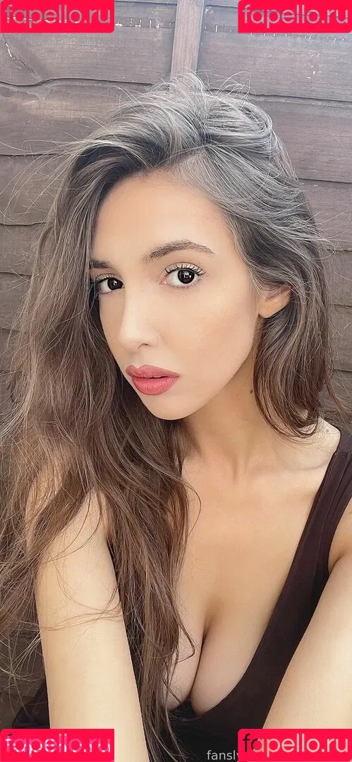 Coral Larsen Onlyfans Photo Gallery 
