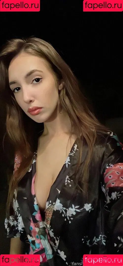 Coral Larsen Onlyfans Photo Gallery 