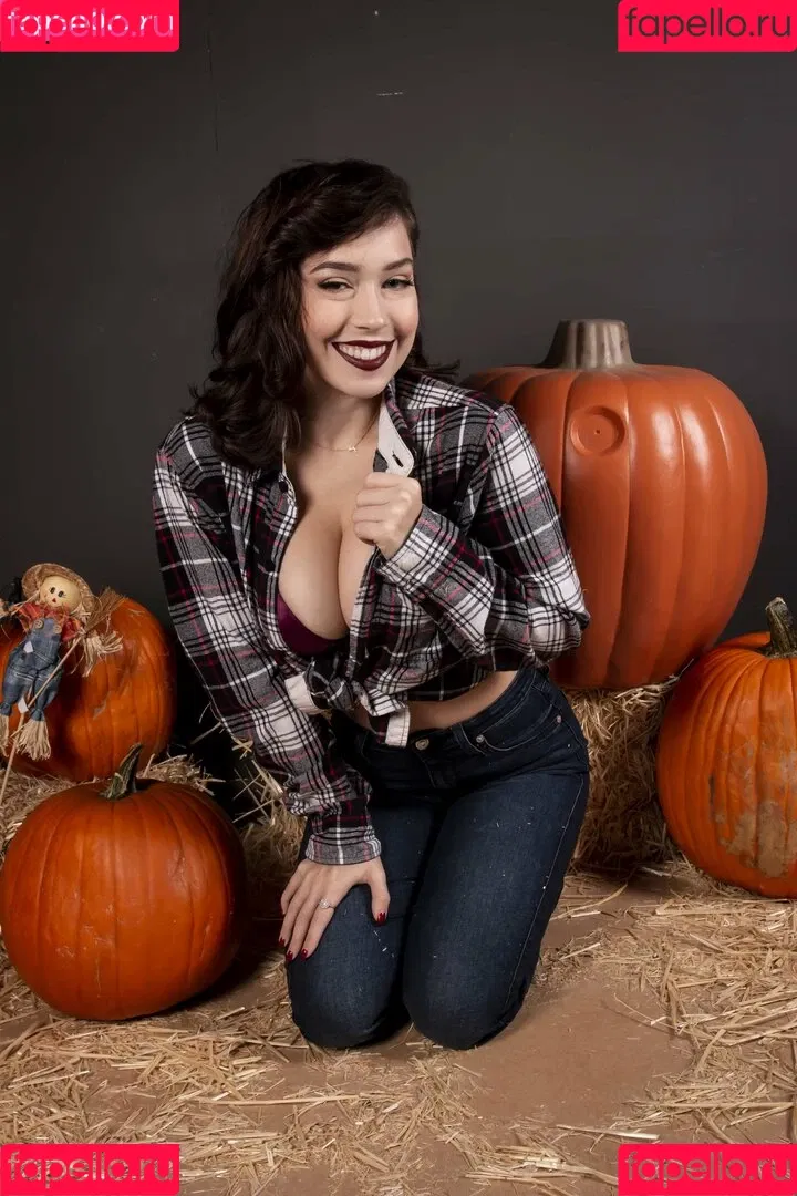 Alli Peach Hamilton Onlyfans Photo Gallery 