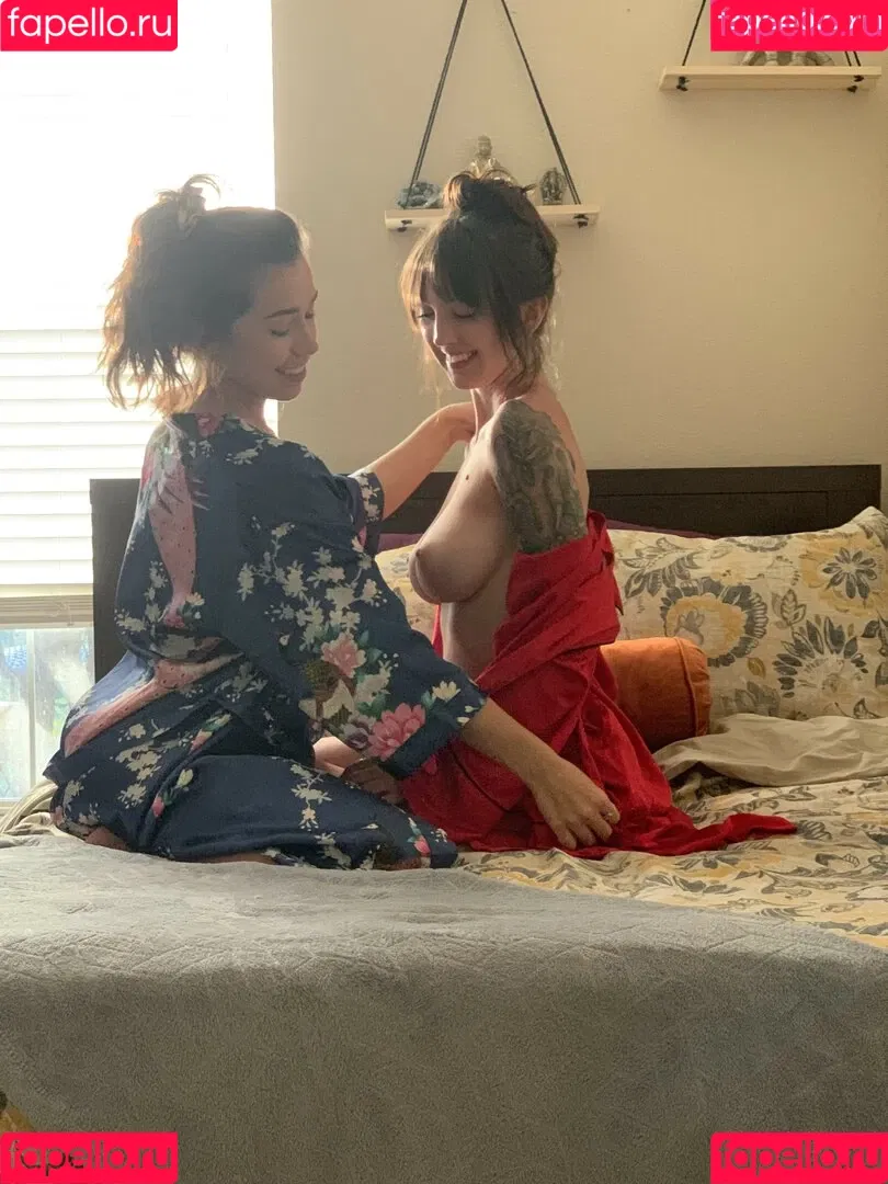 Alli Peach Hamilton Onlyfans Photo Gallery 