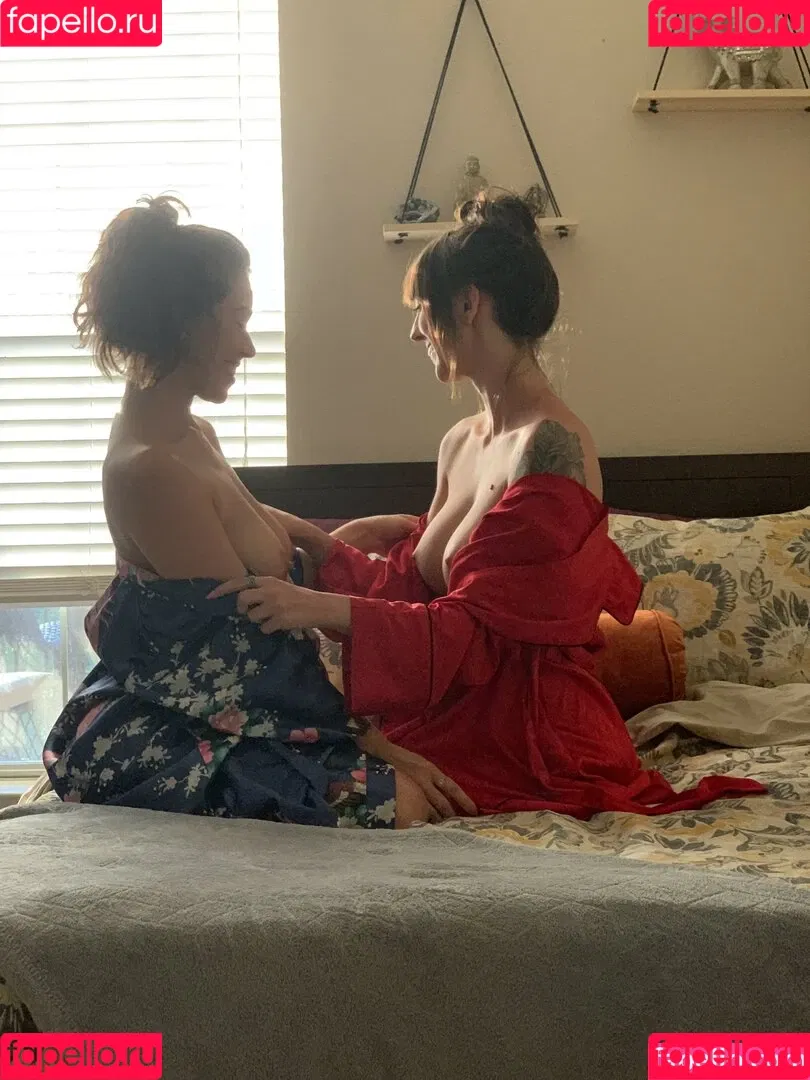 Alli Peach Hamilton Onlyfans Photo Gallery 