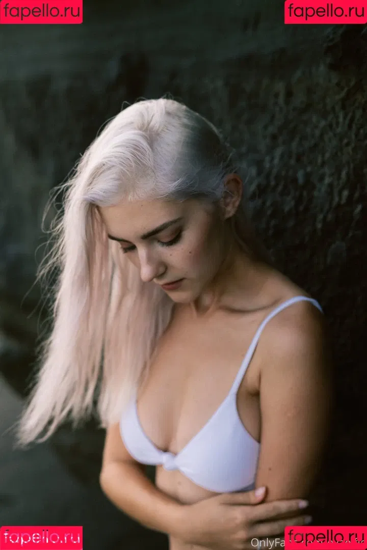 EvaElfie Onlyfans Photo Gallery 