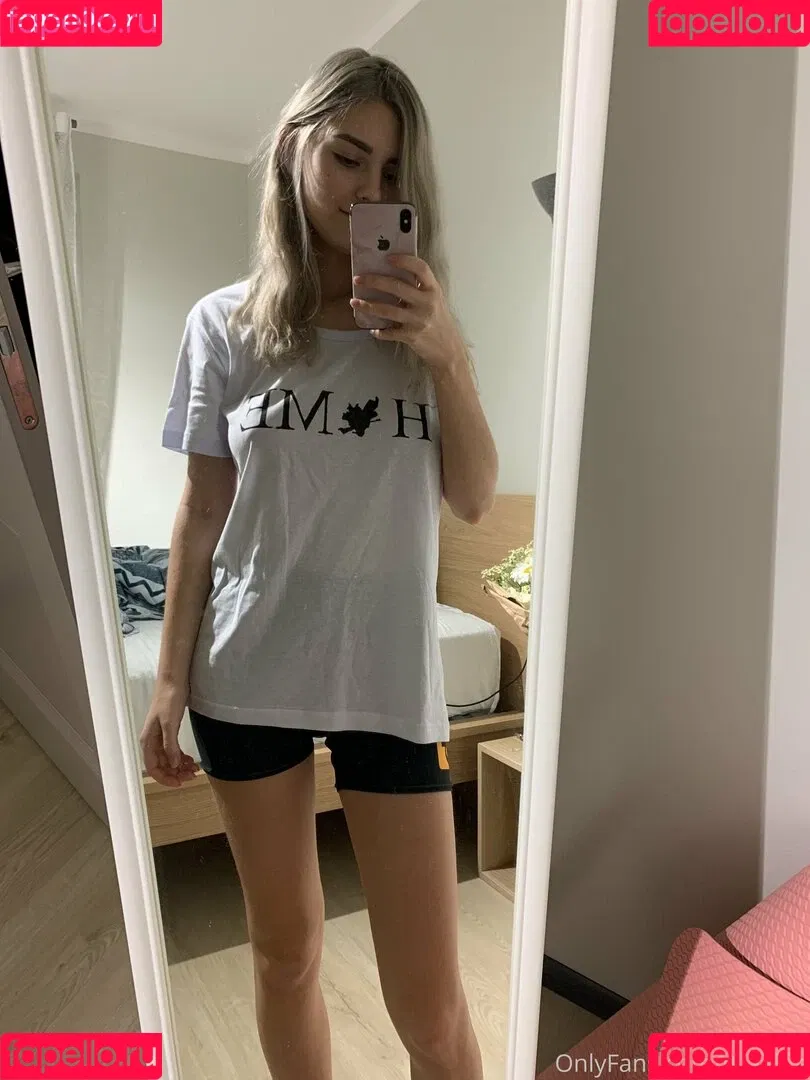 EvaElfie Onlyfans Photo Gallery 
