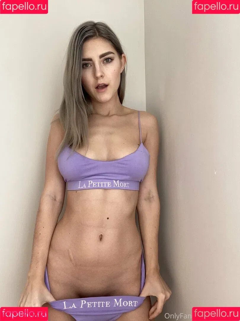 EvaElfie Onlyfans Photo Gallery 